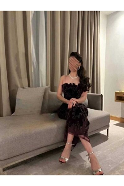 Masha A very striking and gorgeous evening dress. The material is sequined, a...