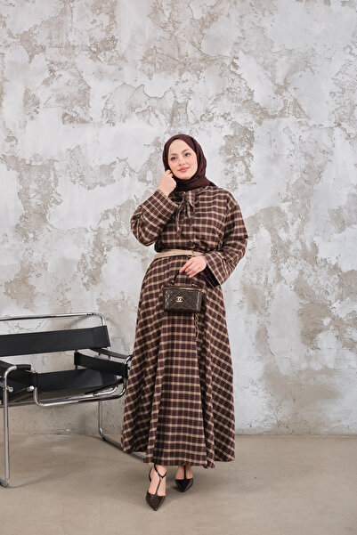 LOCCO Costum de damă cu guler tip păpușă și fustă cu model în carouri, maro