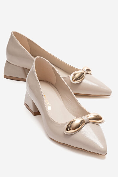 CCWAY AYAKKABI Women's Double Buckle Pointed Heeled Shoes; Beige Crinkled