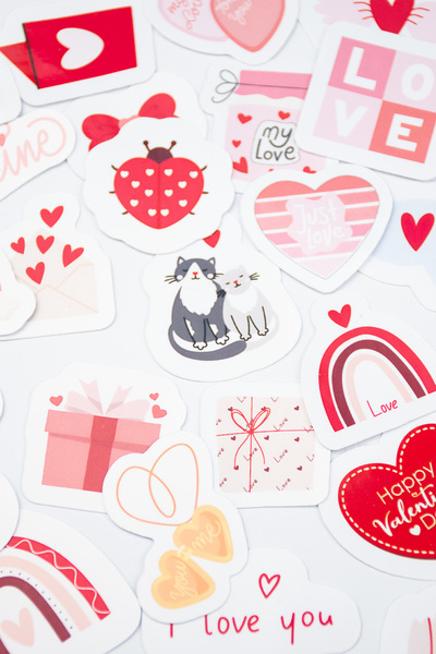 Baprile Kalp Temalı Sevgililer Günü 35 Parça Sticker Paketi Yapışkanlı Kalite...