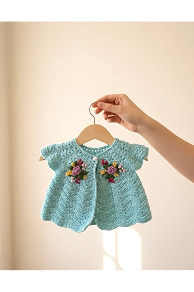 Home El emeği Rokoko gül nakışlı , El örgüsü Kız bebek yeleği . 0-1 yaş arası...