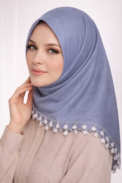 gigigiyim حروف مطرزة يدويًا بلون واحد مع تفاصيل مزخرفة على الحواف