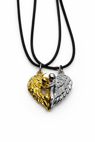 MakeWell Magnetic Angel Wing Heart 2-Piece Lover Necklace – Red and Black Cou...