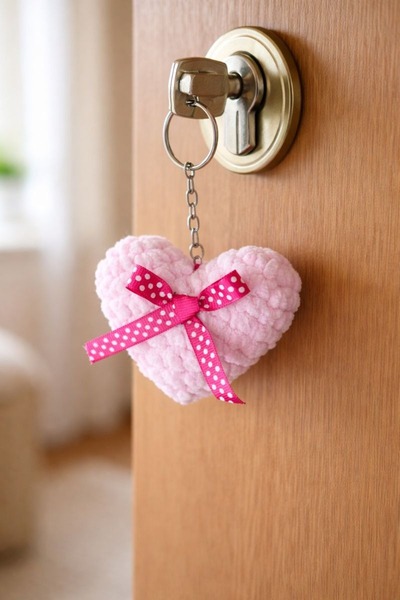 yes ticaret Handmade Knitted Pink Heart Keychain Bag Ornament