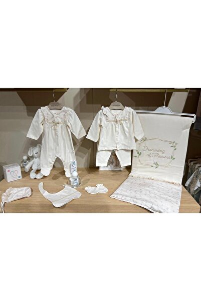 Generic Baby girl 6-piece set – European style (0-3 months) Salmon color