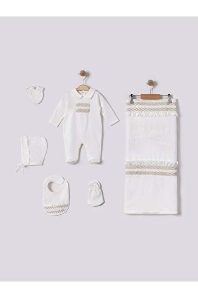 Generic طقم مواليد بناتي 6 قطع من صفر الى ثلاث اشهر - بيج