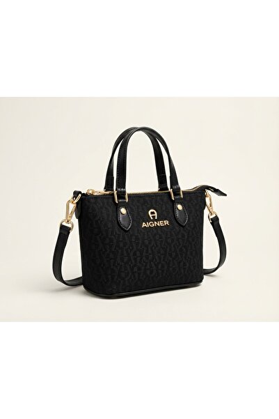 GGG Elegant and sophisticated women's shoulder bag with accessories