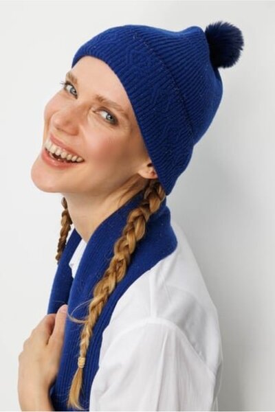 Desen Дамска шапка от вълна с пайети, жакард и помпони K.S. Blue
