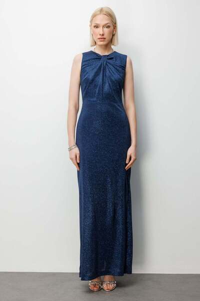 Ekol Büzgü Detaylı Sırt Dekolteli Simli Elbise