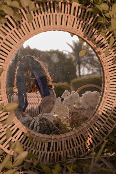 outline A stylish hair tie with your favorite letter (letter M)