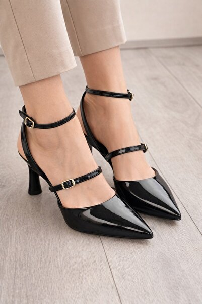 Peta Γυναικεία λουστρίνια παπούτσια με λεπτό λουράκι στον αστράγαλο και τακούνι