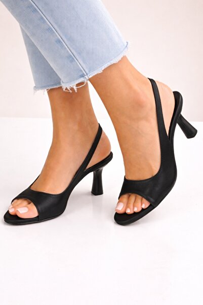 Peta حذاء نسائي أنيق بكعب عالٍ ومقدمة مدببة