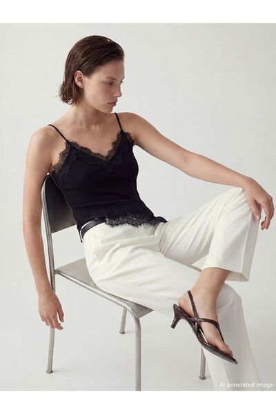 LC Waikiki V Yaka Askılı Dantelli Kadın Atlet