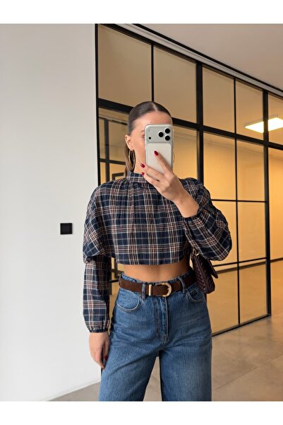 BB Bensu Buyruk Καρό μπλούζα με ελαστική μέση, σε στυλ crop, σκούρο μπλε