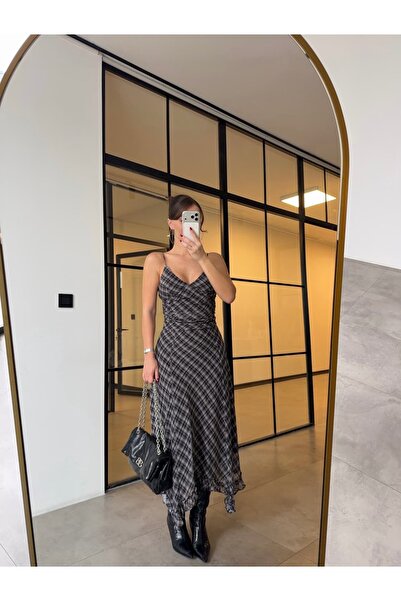 BB Bensu Buyruk EKOSELİ YANLARI BÜZGÜLÜ ASKILI TÜL ELBİSE