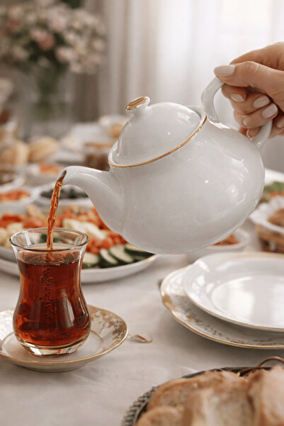 Jenisa Gilded Porcelain Teapot – 650 ml Plain Top Teapot