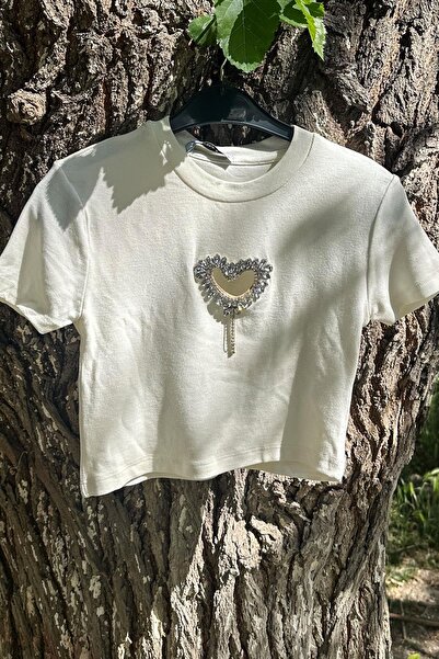 Crep تي شيرت قصير بقصة منخفضة على شكل قلب من Stone Heart - إكرو EKRU