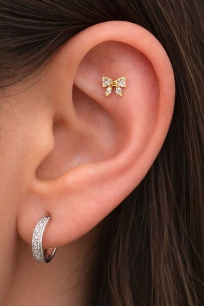 alysa jewelry Cerrahi Çelik zirkon taşlı şık fiyonklu piercing, tragus, flat,...