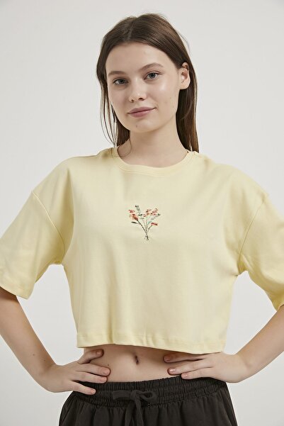 Arma Life Armalife 10573 Flower Embroidered Crop Women's T-Shirt