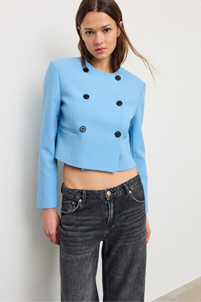 Stradivarius بليزر بقصة قصيرة بياقة دائرية