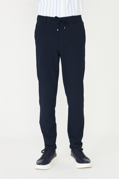 White Stone Pantaloni de jogger bleumarin