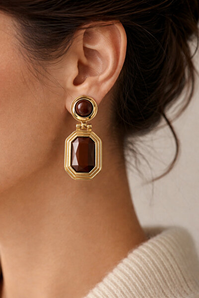 POYASE أقراط متدلية بإطار ذهبي اللون مع تفاصيل حجرية بنية اللون