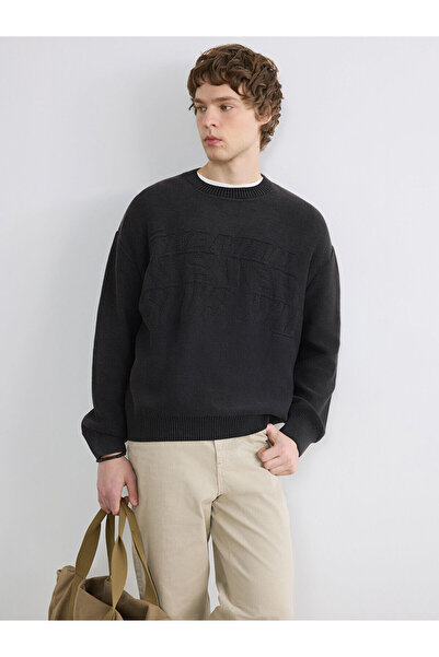 LC Waikiki Nevavm Oval Collar Embossed Men's Knitwear Sweater with a Difference