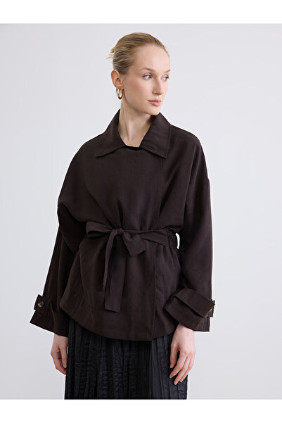 LC Waikiki Gömlek Yaka Kuşaklı Oversize Kadın Ceket