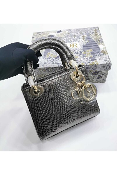 GGG Elegant and stylish women's shoulder bag with all its accessories