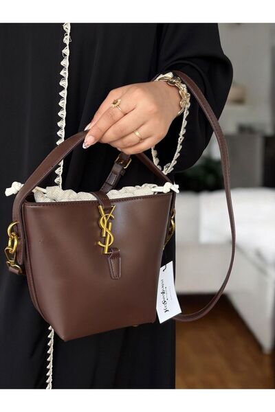 GGG Elegant and stylish women's shoulder bag with all its accessories