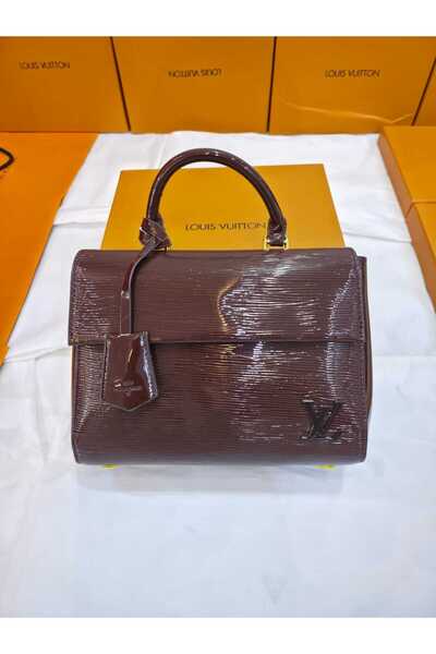 GGGG Elegant and sophisticated women's shoulder bag with all its accessories