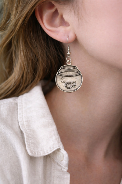 HER ŞEY NOTA www.herseynota.com أقراط معدنية على شكل حوض السمك - تصميم دائري