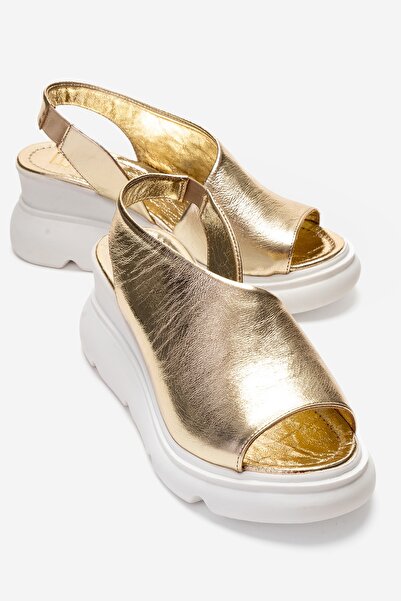 LuviShoes Γυναικεία πέδιλα με τακούνι AGUSTO Gold από γνήσιο δέρμα