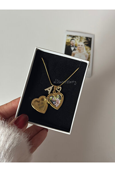 Alis Accessory Solda tarih baskı sağda fotoğraflı harfli kalp kolye