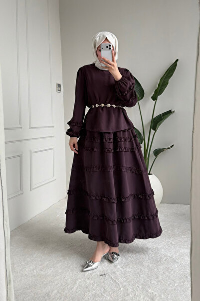 Tesettür Diyarı طقم حجاب مزين بالكشكشة من قماش روفيل تانسل - لون البرقوق