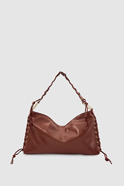 Wuclo حقيبة كتف روسوا هوبو بتفاصيل شرابة ورباط باللون البني