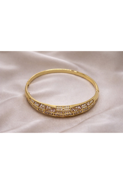 Tasarım Women's Gold Color Stone Cuff Bracelet – Geometric Patterned