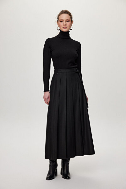 Zühre Pleated Black Skirt with Buckle Belt 0195