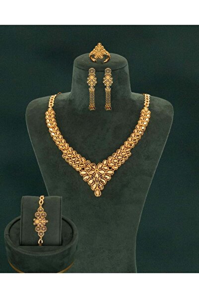 Un Women's gold-plated alternative jewelry set with an elegant box