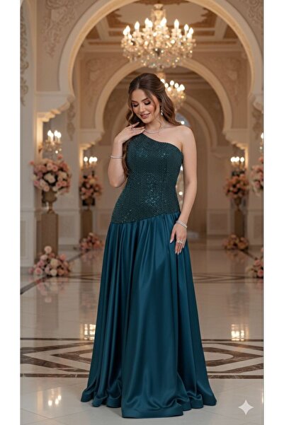 NARCISSUS FASHION Evening dress adorned with beads