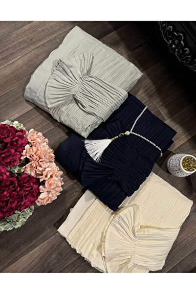 Gerenic Prayer sheets with pleats in different colors.