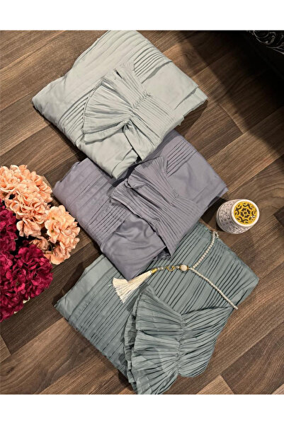 Gerenic Prayer sheets with pleats in different colors.