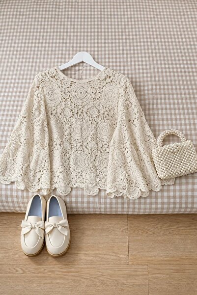 qarmacha Yuvarlak Desenli Delikli Bluz