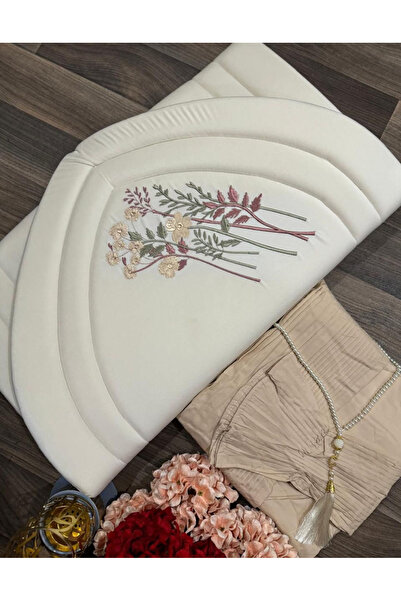 Gerenic A prayer set consisting of a cream-colored, medical-grade padded pray...