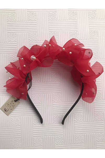 Obaha A magnificent necklace adorned with pearls