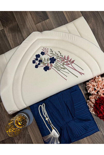 Gerenic Women's prayer set including prayer shawl, prayer mat, and prayer beads