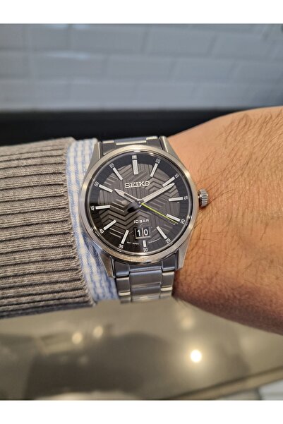 Seiko Metallic Steel Bracelet Black Dial Sapphire Anti-Scratch Glass 10 Atm W...