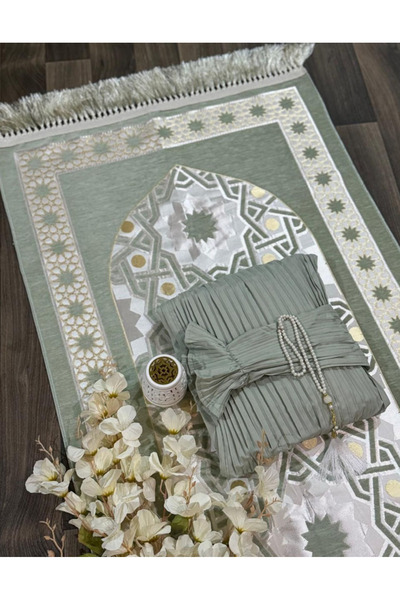 Gerenic Prayer mat and prayer bag set from Panda Makkah.