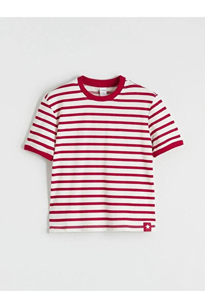 LC Waikiki Κόκκινο μπλουζάκι για αγόρια με ριγέ λαιμόκοψη (S6)