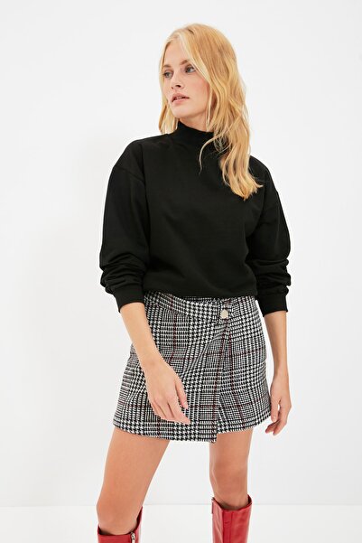 Trendyol Collection Czarna, luźna, cienka bluza z dzianiny ze stójką TWOAW22S...